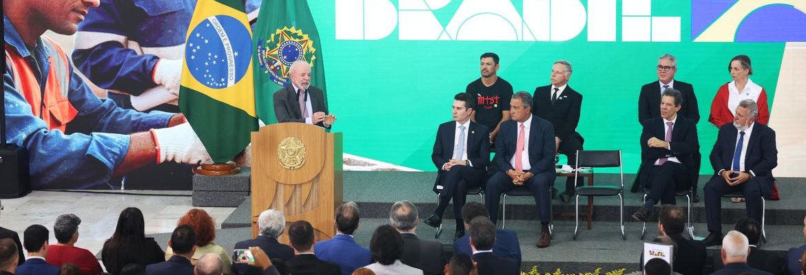 Lula lança programa de reforma de casas e defende ação para invisíveis