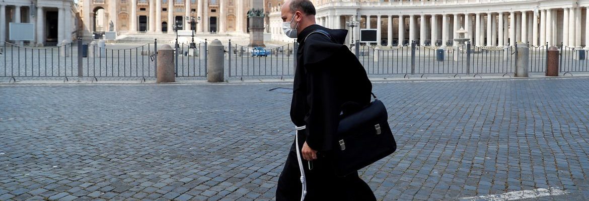 Igreja Católica é lenta para ajudar vítimas de abuso, diz comissão