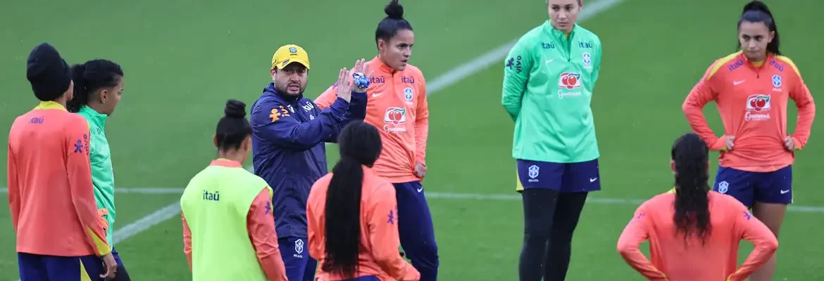 Seleção feminina realiza primeiro treino para amistosos na Europa
