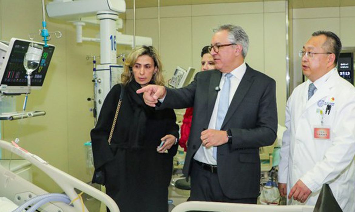 OAB Barro Preto - Padilha visita modelo de hospital inteligente na China