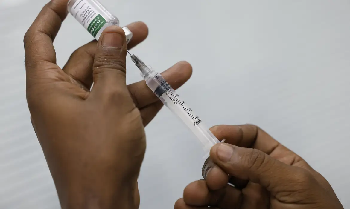 OAB Barro Preto - Vacinação despenca na Maré em dias de operação policial, aponta Unicef