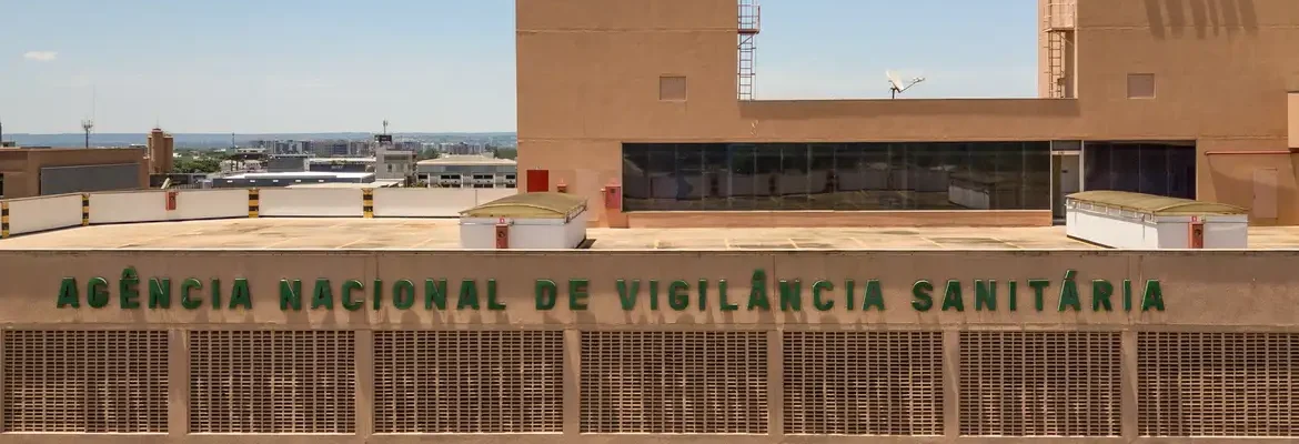 Anvisa proíbe lote falso de chá e suplementos inseguros para o consumo