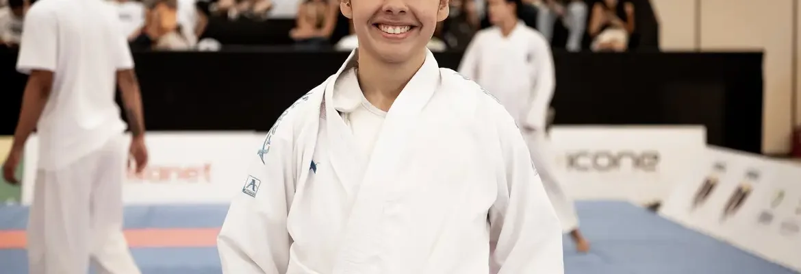 Atleta-estudante da UFPR compete nos JUBs por bicampeonato no karatê