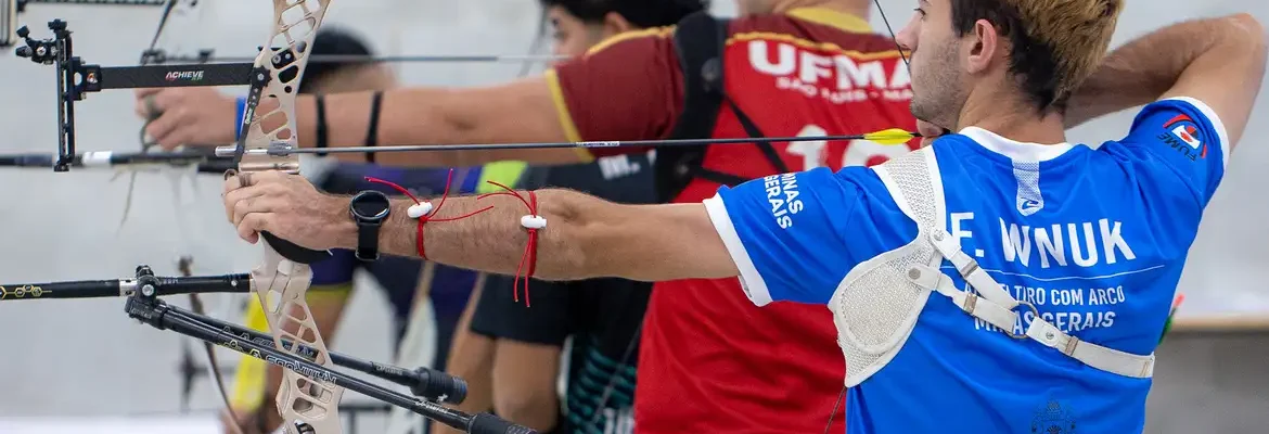 Fábio Klier é ouro no tiro com arco na estreia da modalidade no JUBs
