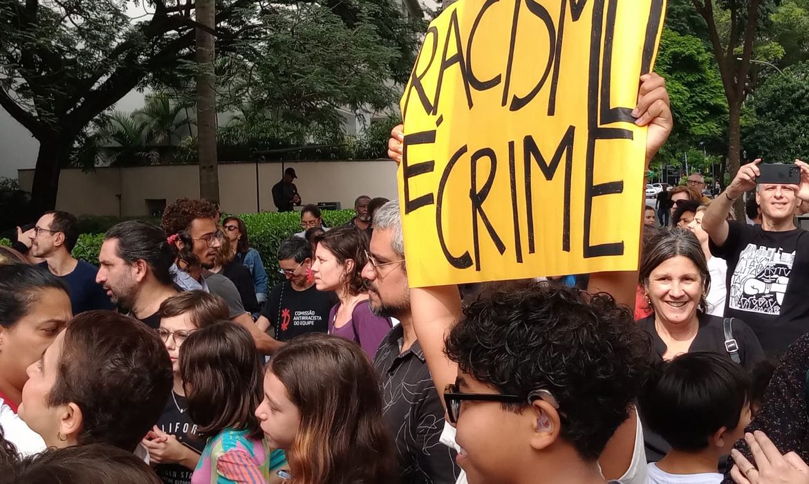 OAB Barro Preto - Defensoria pede R$ 759 mil em ação contra shopping de SP por racismo