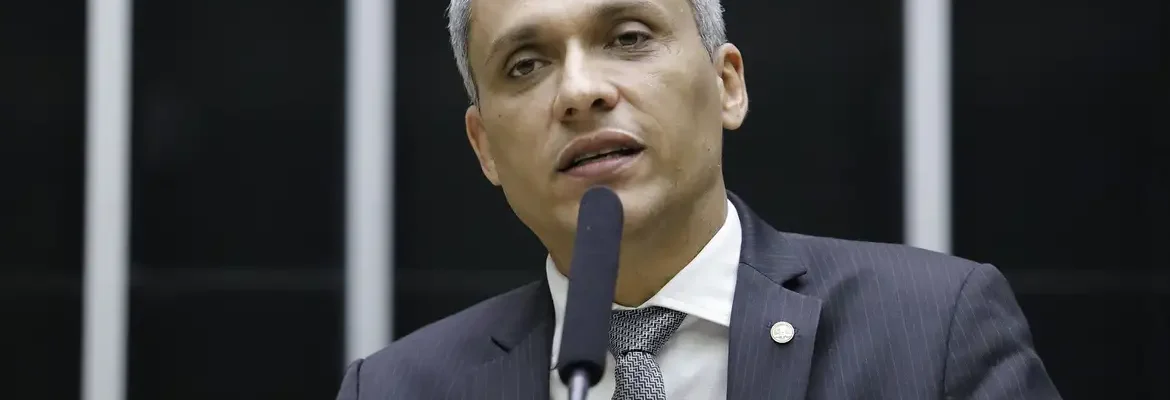 Moraes suspende ação penal contra deputado Gustavo Gayer