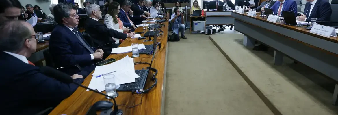 Haddad diz que cortar benefícios tributários é combater privilégios