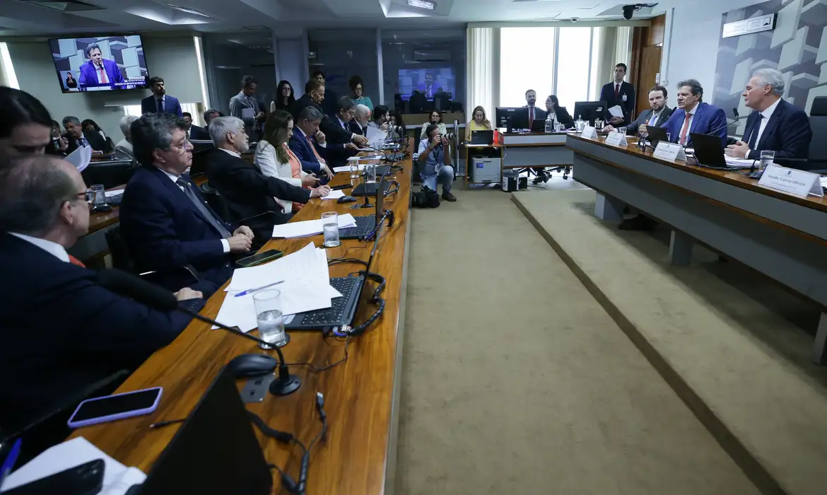 OAB Barro Preto - Haddad diz que cortar benefícios tributários é combater privilégios