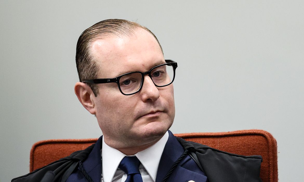 OAB Barro Preto - Zanin vota contra desoneração, mas mantém acordo para compensação