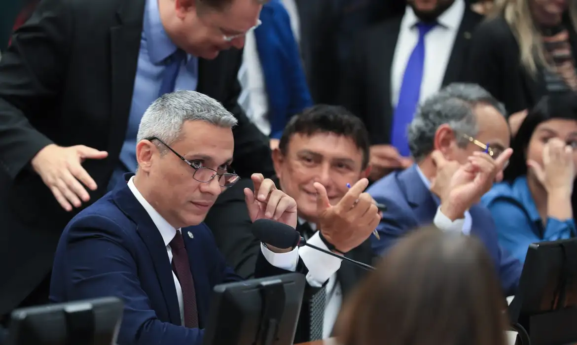 OAB Barro Preto - Câmara aprova suspensão de ação no STF contra Gustavo Gayer