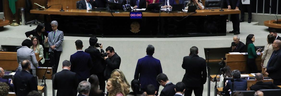 Câmara aprova urgência para votar projeto que cria bancada cristã