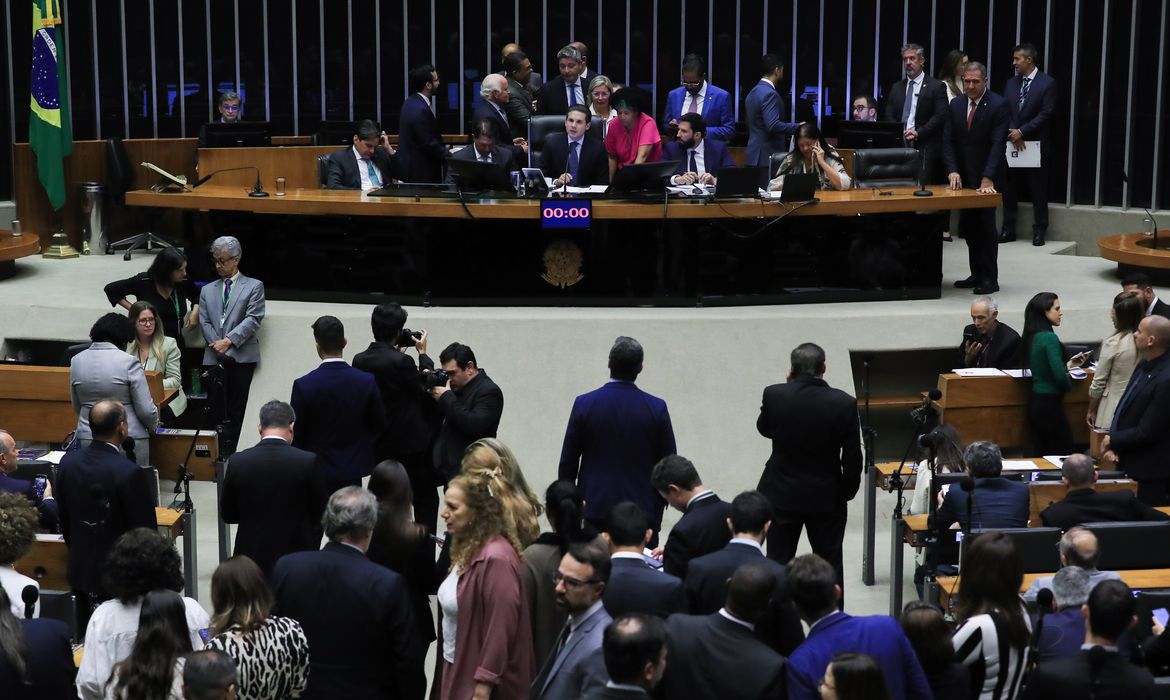 OAB Barro Preto - Câmara aprova urgência para votar projeto que cria bancada cristã