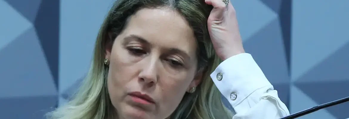 Mulher de ex-procurador-geral do INSS fica em silêncio na CPMI