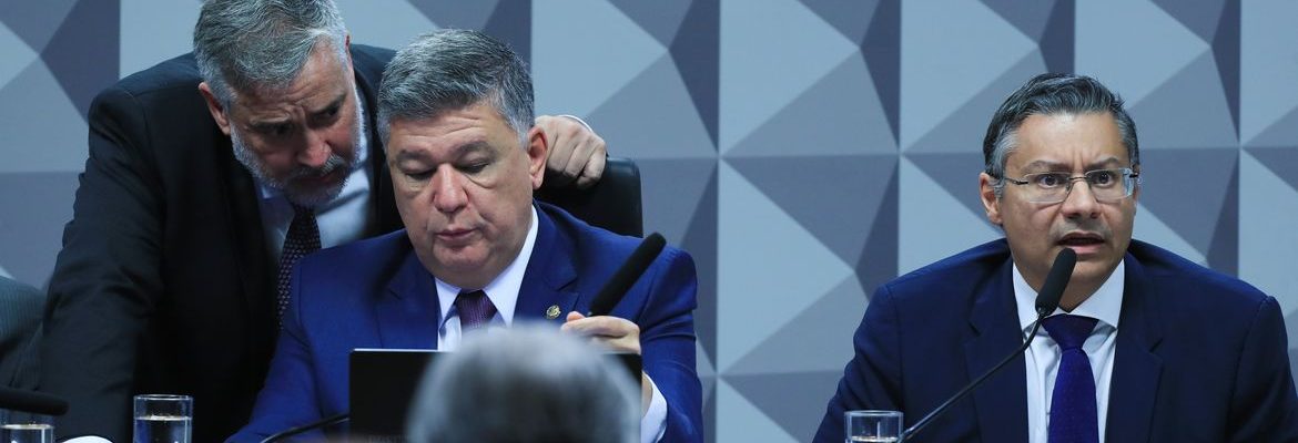 Ex-procurador do INSS não responde perguntas do relator na CPMI