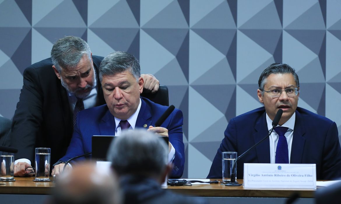 OAB Barro Preto - Ex-procurador do INSS não responde perguntas do relator na CPMI