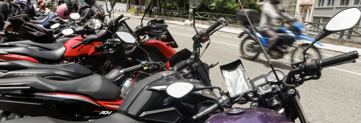 Trabalhador por aplicativo ganha mais, porém tem jornadas mais longas