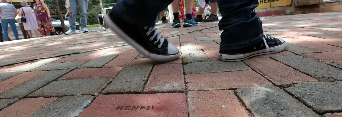 Calçadão em SP homenageia personalidades que lutaram pela democracia