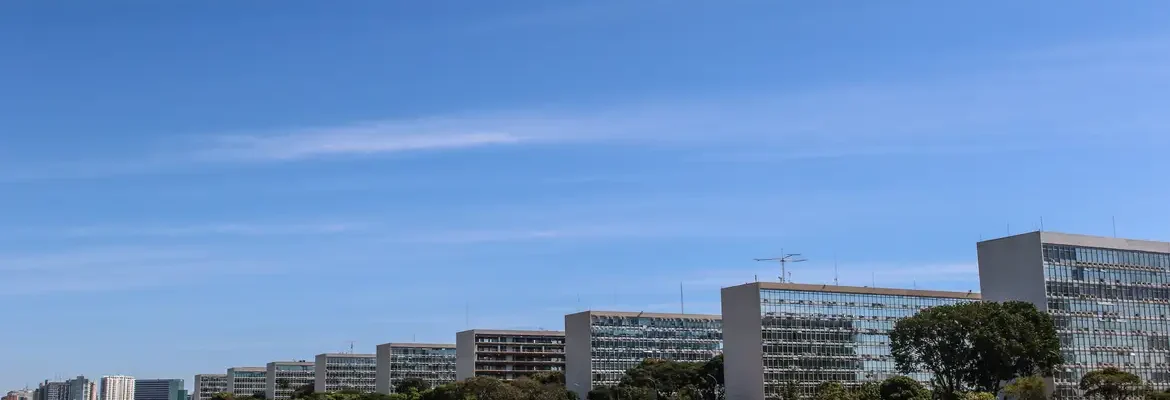 TCU suspende exigência de governo buscar centro da meta fiscal em 2025