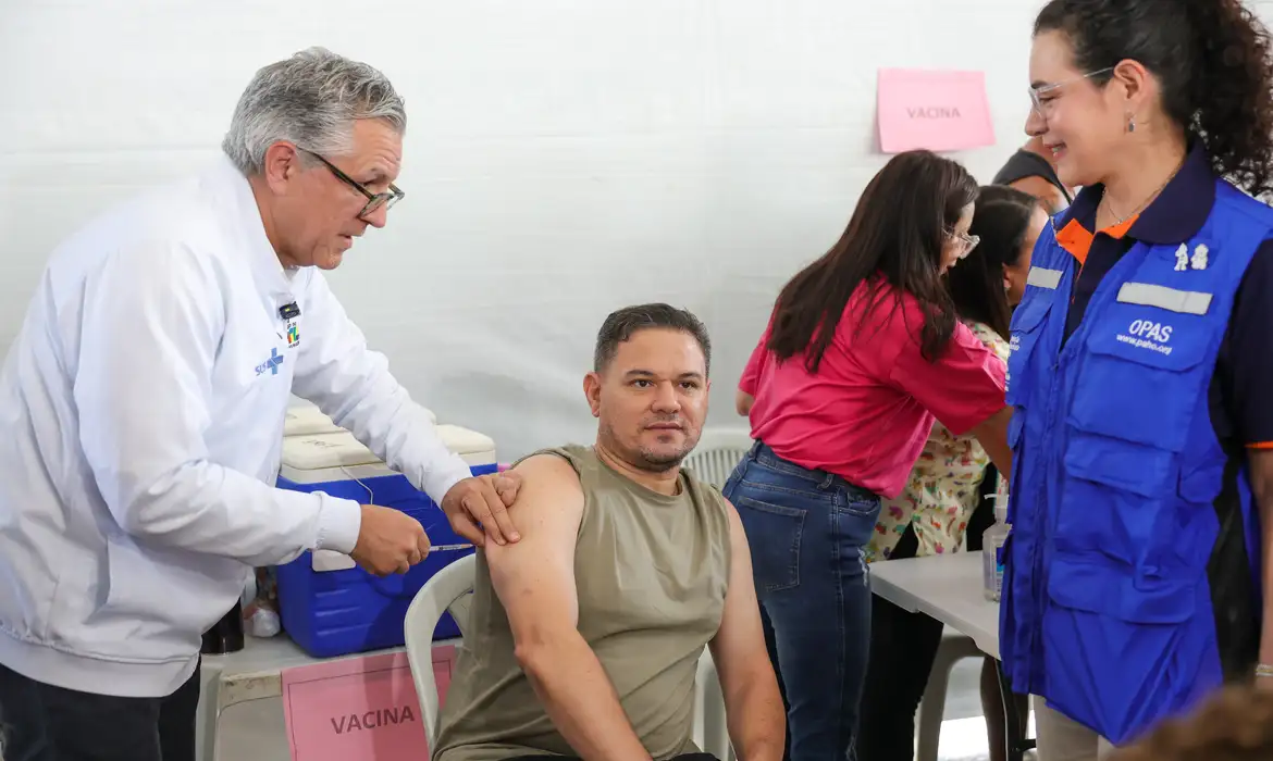 OAB Barro Preto - Em Dia D de Vacinação, Padilha garante a segurança da imunização