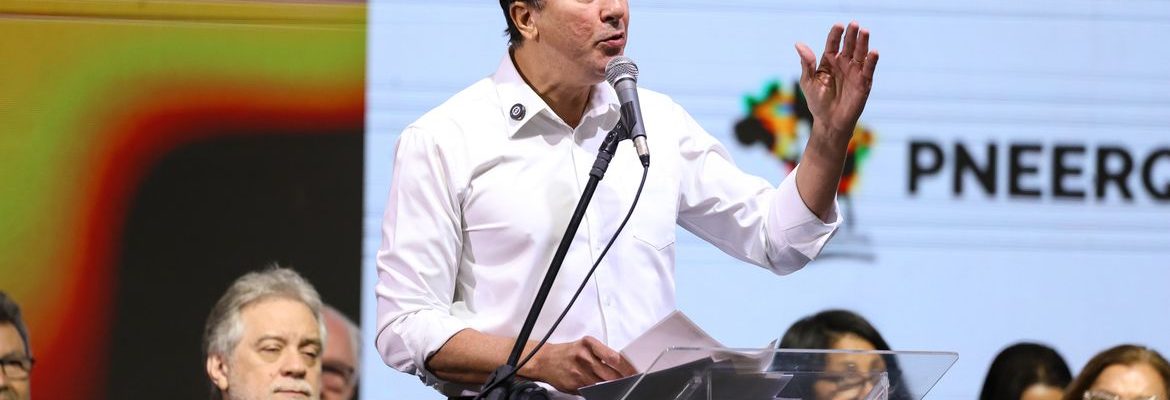 Ministro da Educação diz que professor tem que ser bem remunerado