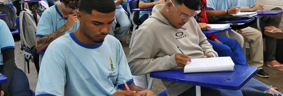 Beneficiário do Pé-de-Meia ganha R$ 200 se fizer dois dias de Enem