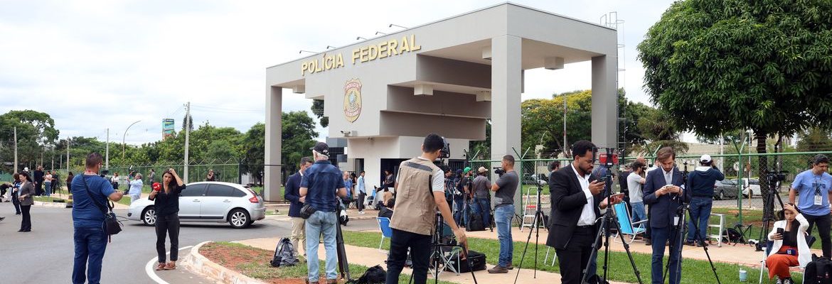 Imprensa mundial noticia a prisão do ex-presidente Jair Bolsonaro