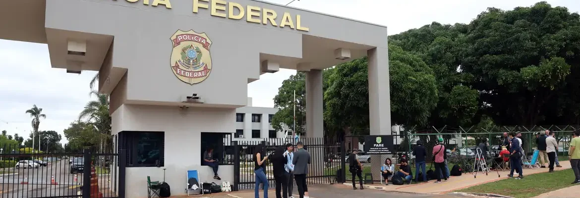 Remédios são levados para Bolsonaro, preso preventivamente em Brasília