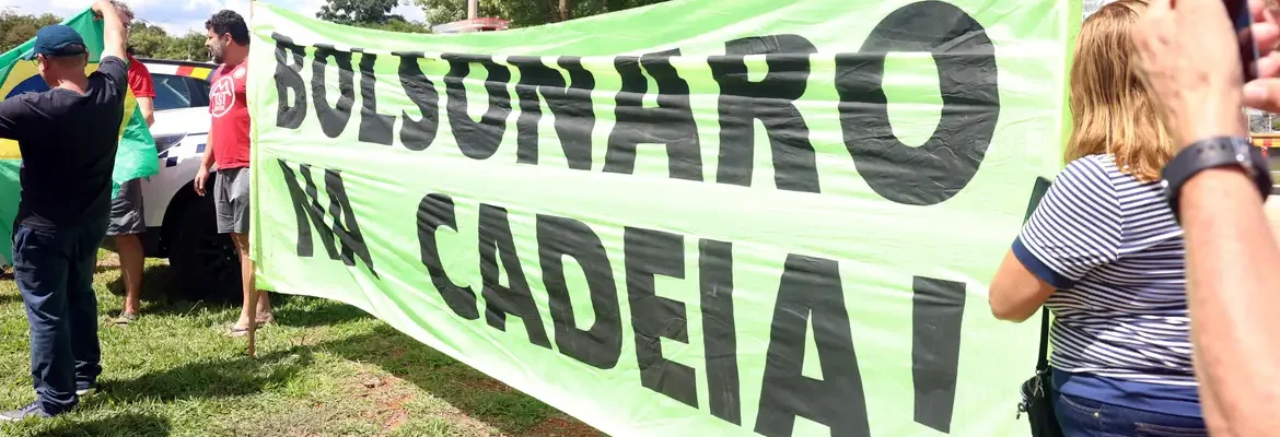 Saiba os crimes cometidos por Bolsonaro e 6 aliados na trama golpista