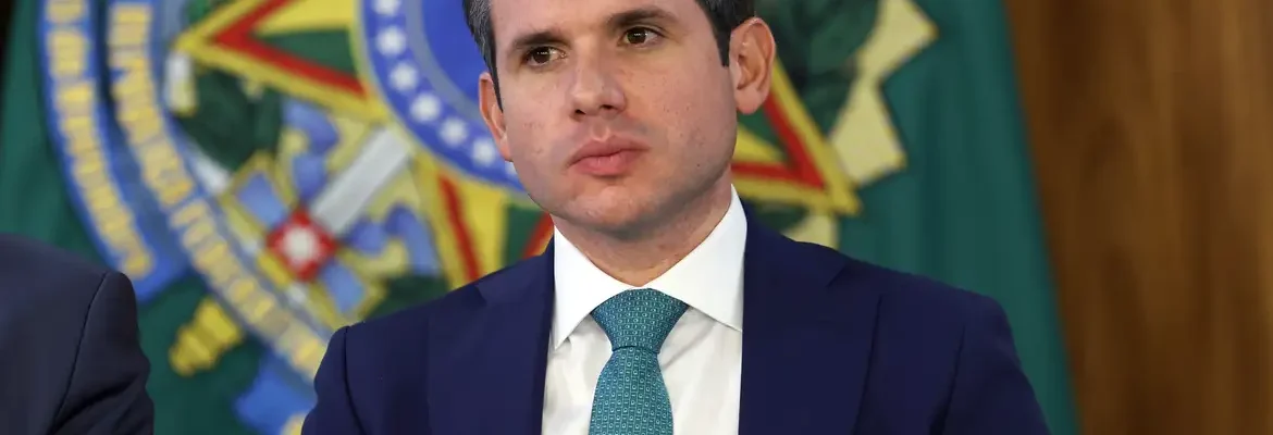 Com fuga de Ramagem, Motta proíbe deputados de votarem do exterior