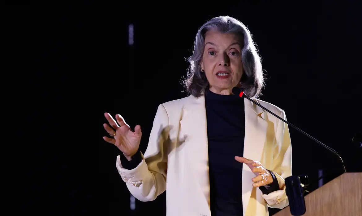 OAB Barro Preto - Carmén Lúcia: “ditadura é como erva daninha que precisa ser cortada”