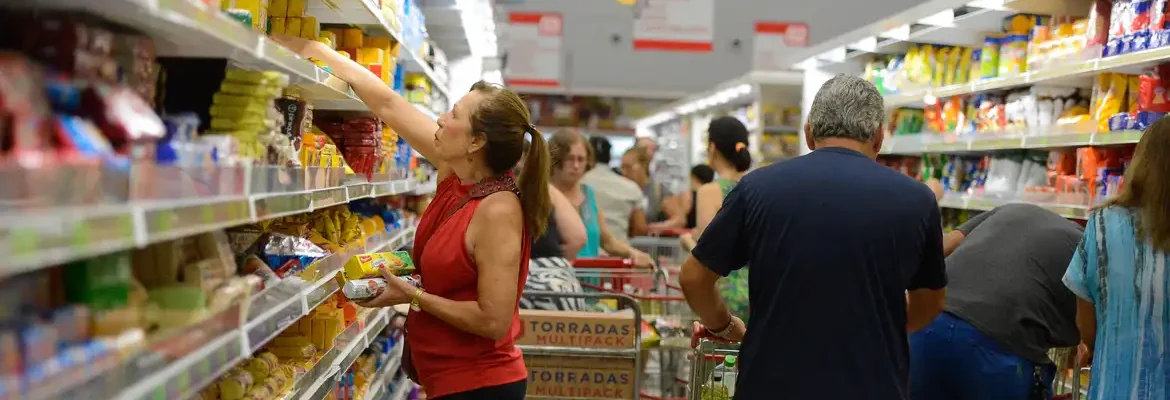 Mudanças no vale-alimentação ajudam a combater inflação , diz Abras