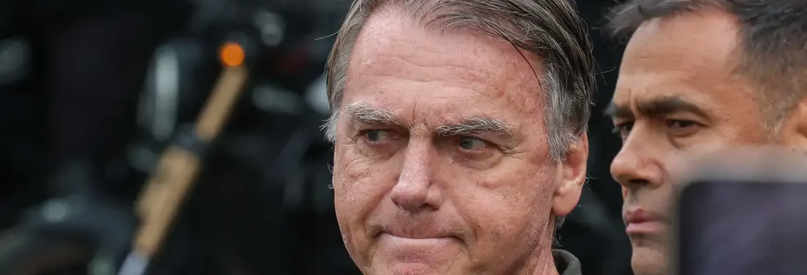 Bolsonaro é preso pela Polícia Federal em Brasília