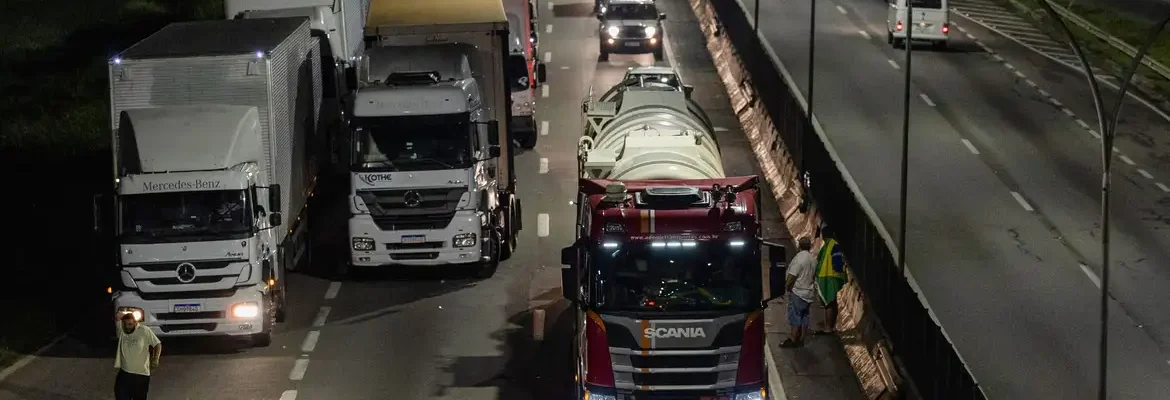 MPF processa caminhoneiros que bloquearam Via Dutra em 2022 