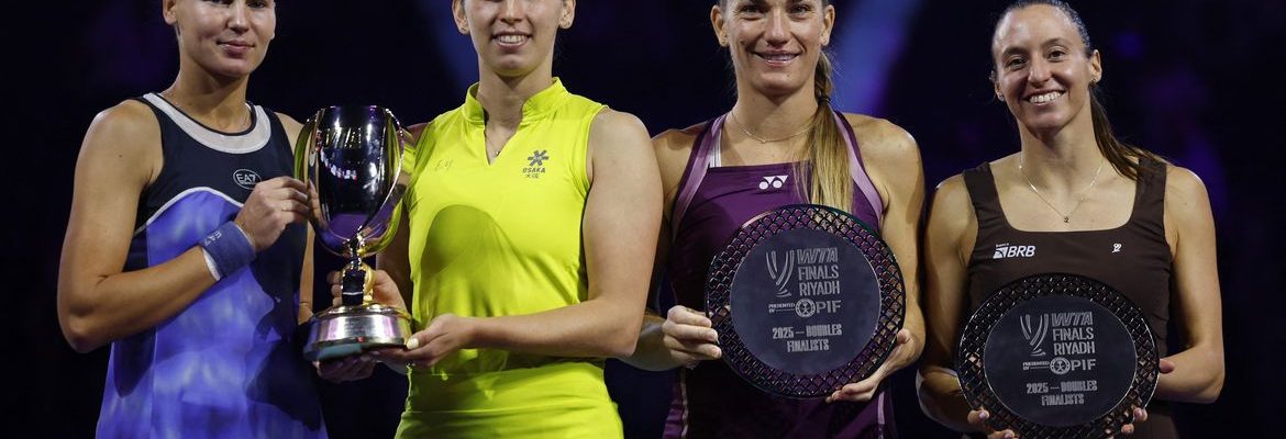 Stefani e Babos perdem na decisão e ficam com o vice no WTA Finals