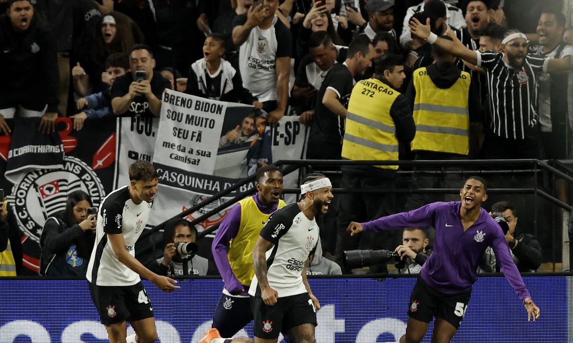 OAB Barro Preto - Depay e Yuri Alberto desequilibram e Corinthians vence Majestoso