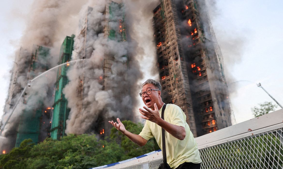OAB Barro Preto - Incêndio em prédios de Hong Kong deixa pelo menos quatro mortos