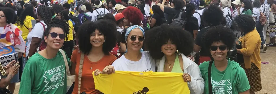 Com cerca de 500 mil pessoas, Marcha das Mulheres Negras toma Brasília