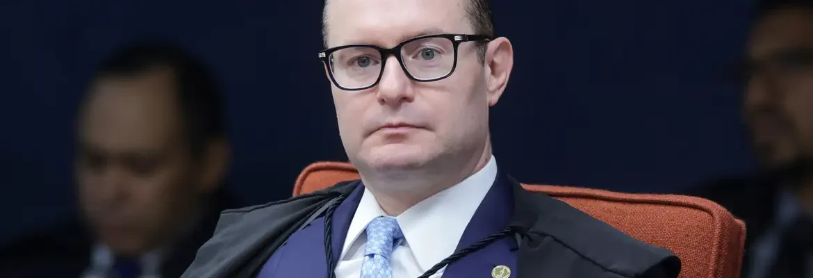 STF forma maioria para manter condenação de Bolsonaro e aliados