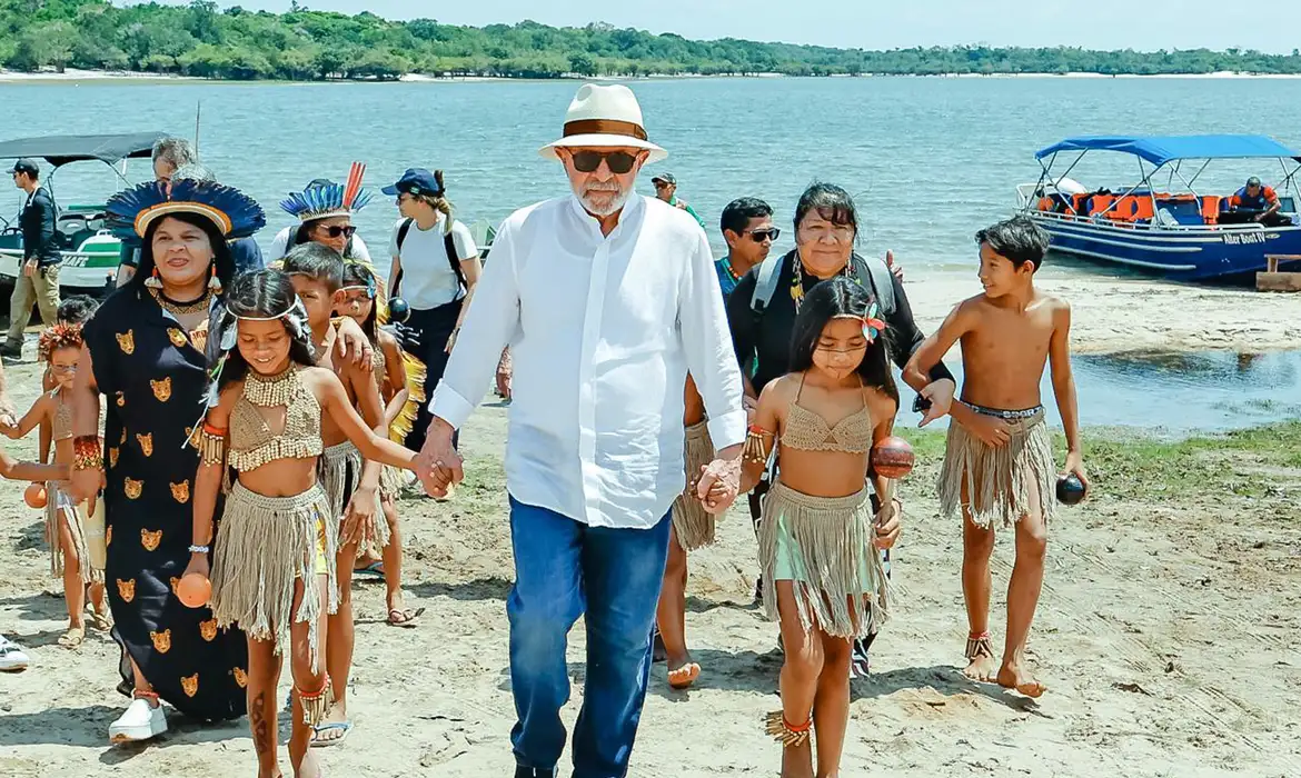 OAB Barro Preto - Lula visita aldeia indígena e promete energia para 4,3 mil famílias
