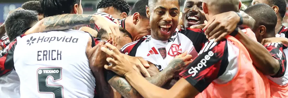 Flamengo goleia Sport e assume liderança; Palmeiras derrota Santos