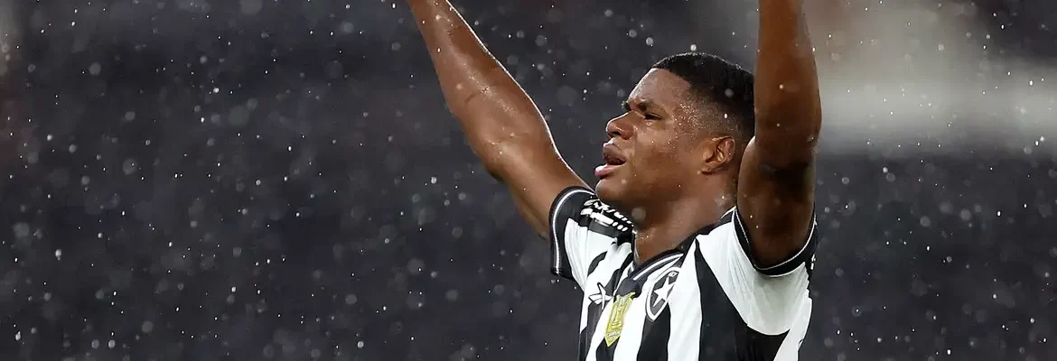 Panamenho José Kadir leva Botafogo à vitória no Brasileiro