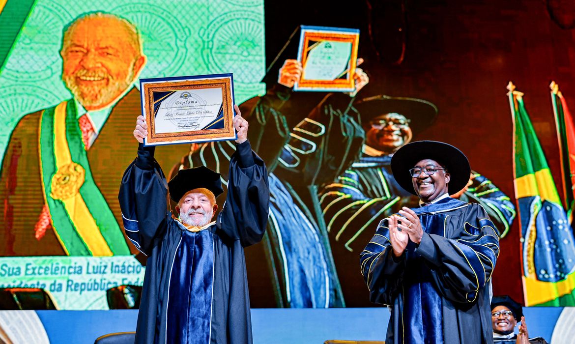 OAB Barro Preto - Lula recebe título de doutor honoris causa em Moçambique