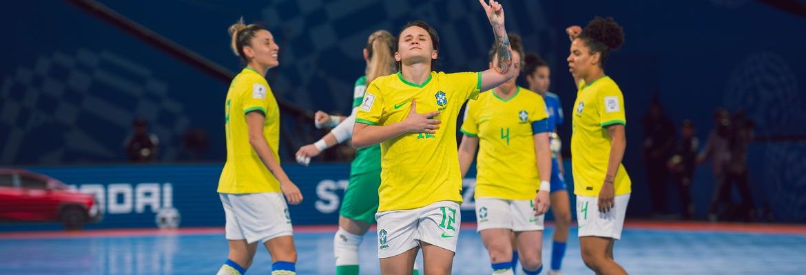 Brasil goleia Itália e está nas quartas da Copa do Mundo de futsal
