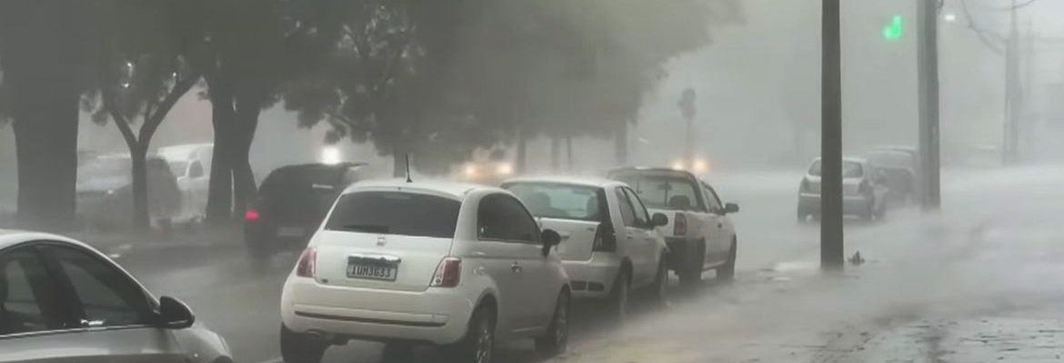 Ciclone causa danos em dez municípios gaúchos e 200 mil ficam sem luz