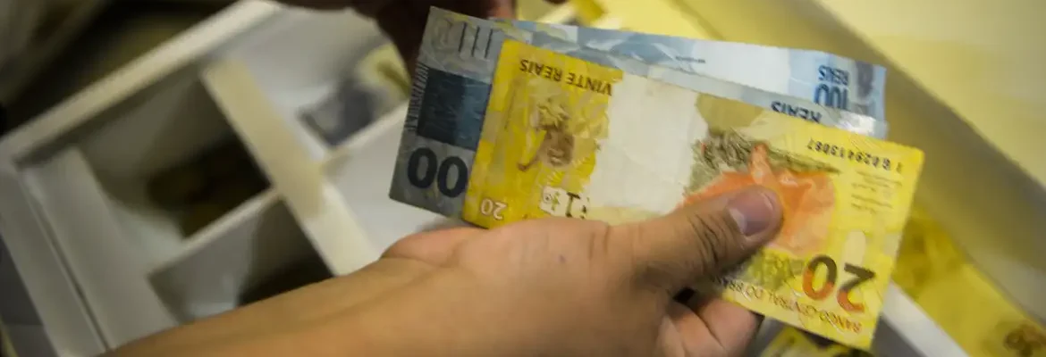 Lote extra de R$ 156,4 milhões do abono salarial será pago hoje