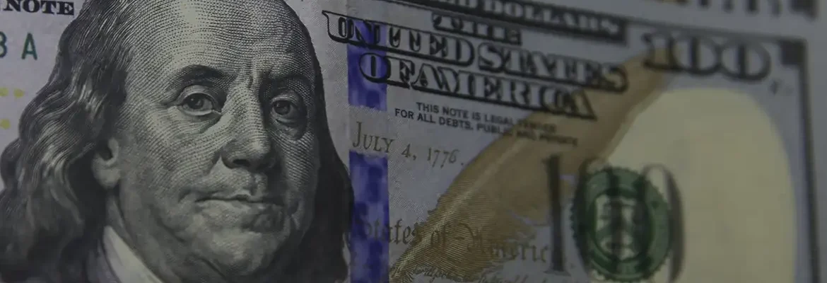 Dólar supera R$ 5,40 em meio a ajustes externos e tensão política