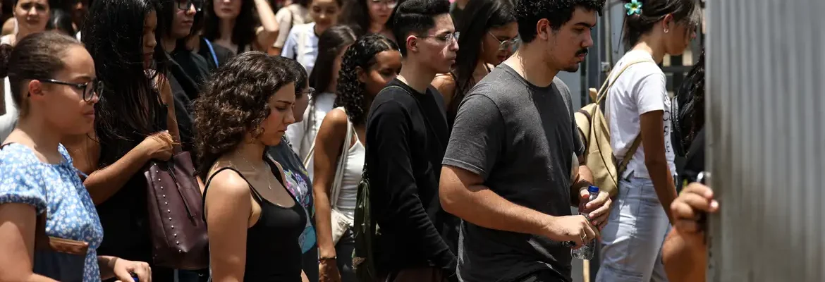 Enem: provas foram longas, mas com questões fáceis, dizem candidatos