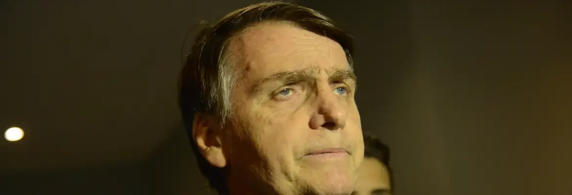 Defesa de Bolsonaro pede prisão domiciliar humanitária ao STF