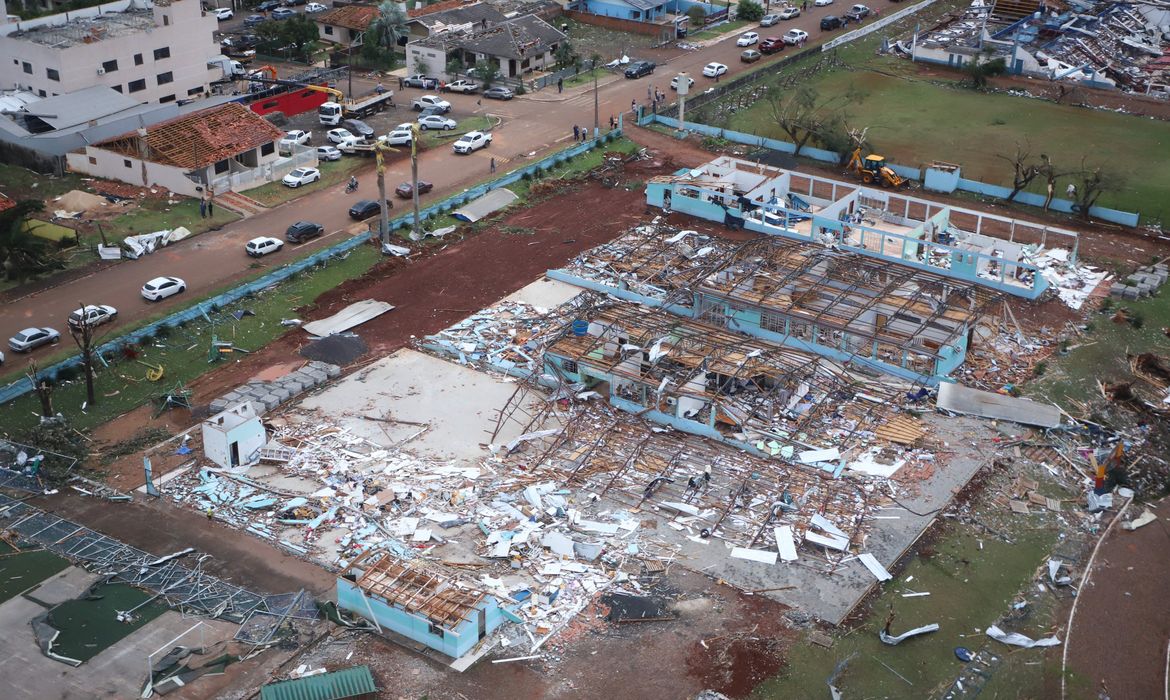 OAB Barro Preto - Número de feridos chega a 750 após passagem de tornado pelo Paraná