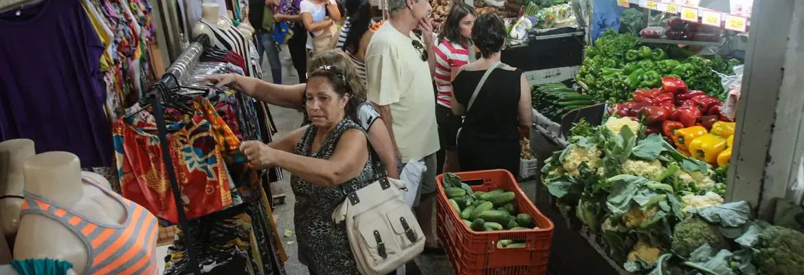 INPC recua para 0,03% em outubro e acumula 4,49% em 12 meses